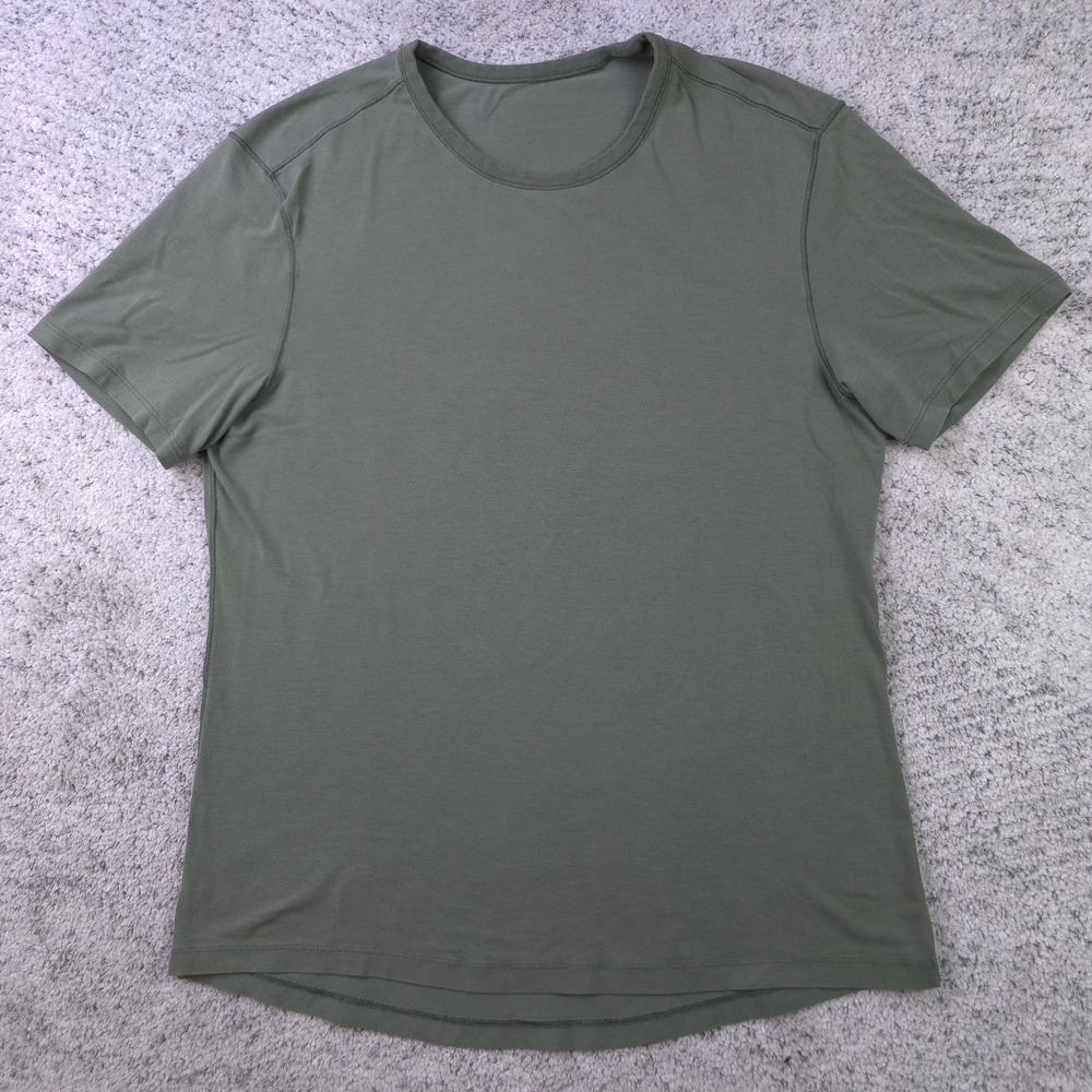 Lululemon T-Shirt Mens Medium Crew Neck Short Sleeve Casual Knit Olive Logo